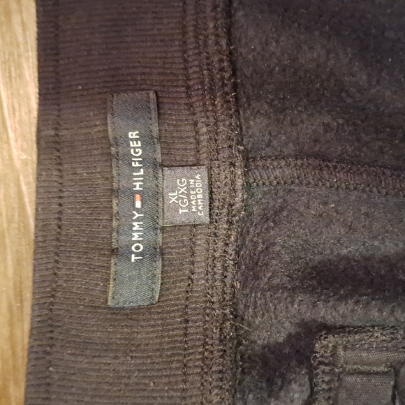Tommy Hilfiger Jogger Set - Picture 9 of 11